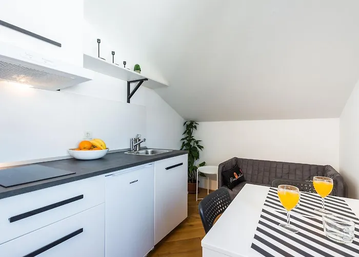 Marilyn - Two Bedroom With Terrace And Partial Sea View