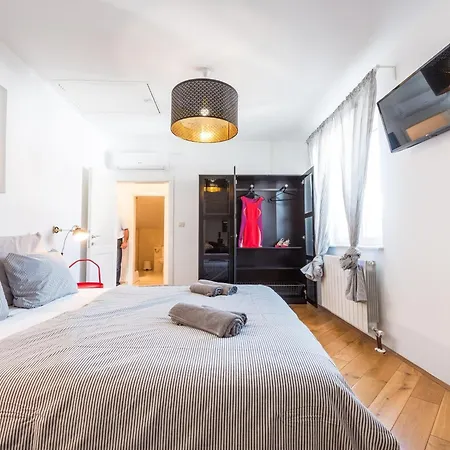 Marilyn - Two Bedroom With Terrace And Partial Sea View *