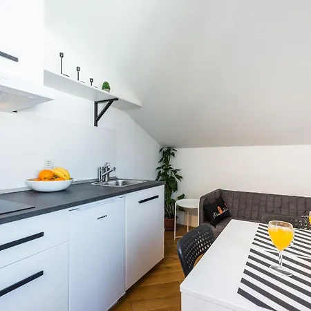 Marilyn - Two Bedroom With Terrace And Partial Sea View