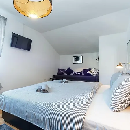 Apartment Marilyn - Two Bedroom With Terrace And Partial Sea View