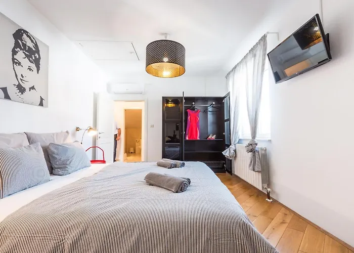 Marilyn - Two Bedroom With Terrace And Partial Sea View *