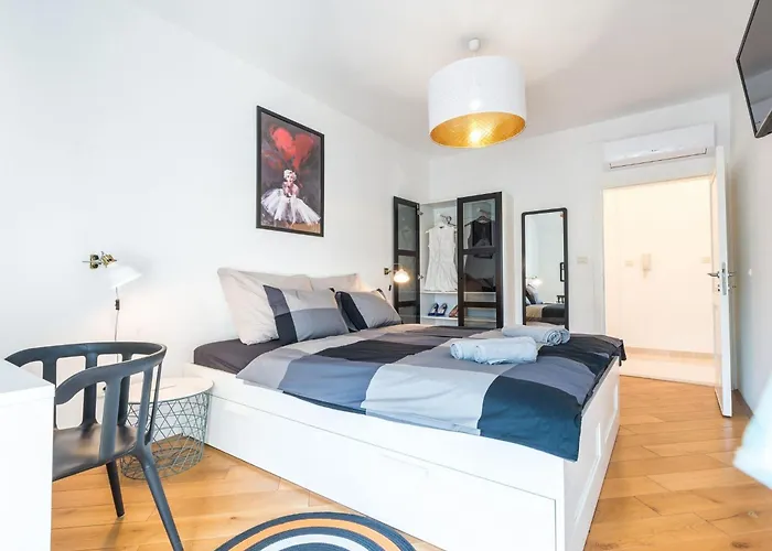 Marilyn - Two Bedroom With Terrace And Partial Sea View