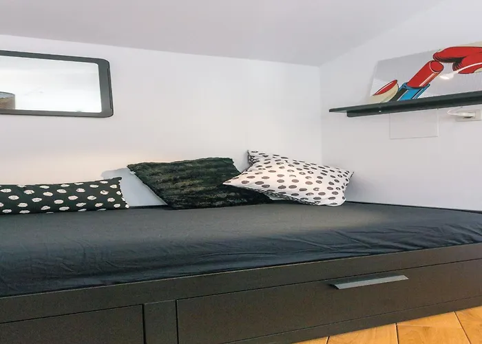 Marilyn - Two Bedroom With Terrace And Partial Sea View *