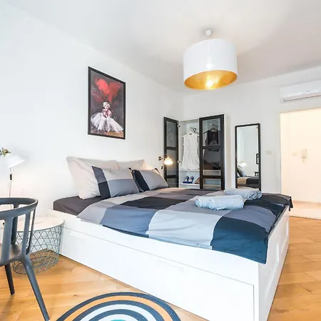 Marilyn - Two Bedroom With Terrace And Partial Sea View