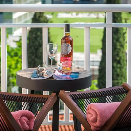Marilyn - Two Bedroom With Terrace And Partial Sea View Apartament *